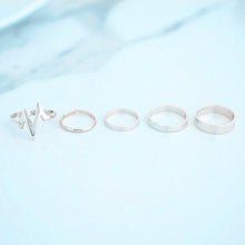 Lightning waves finger ring